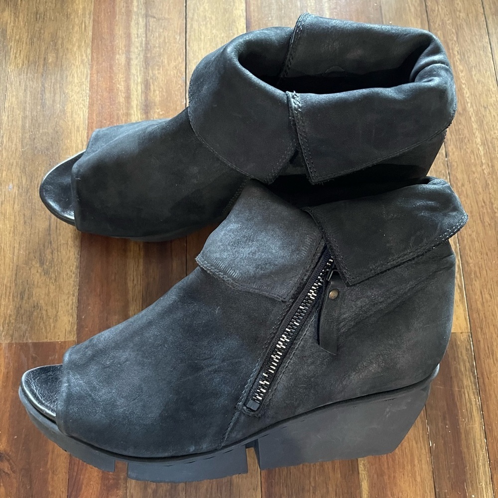 Trippen black suede ankle booties women’s EU 42
